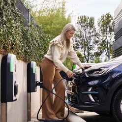   Schneider Charge Pro EVB4S22NC0 töltő - 22kW, 7m kábel, RFID, WiFi